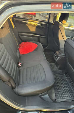 Седан Ford Fusion 2013 в 