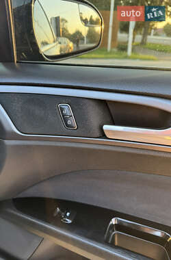 Седан Ford Fusion 2013 в 