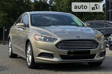 Седан Ford Fusion 2015 в Львові