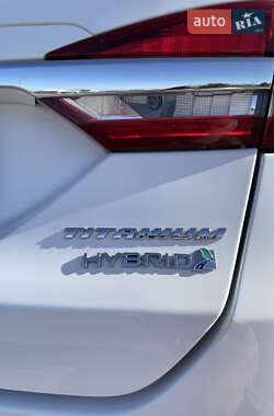 Седан Ford Fusion 2017 в 