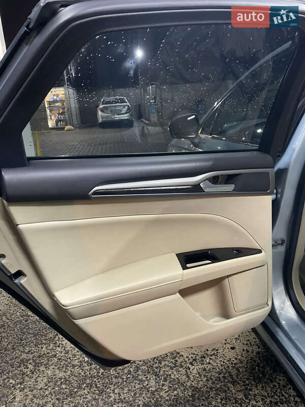 Седан Ford Fusion 2013 в Одесі