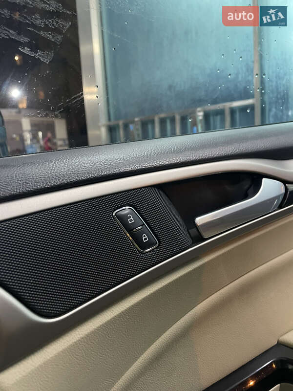 Седан Ford Fusion 2013 в Одесі