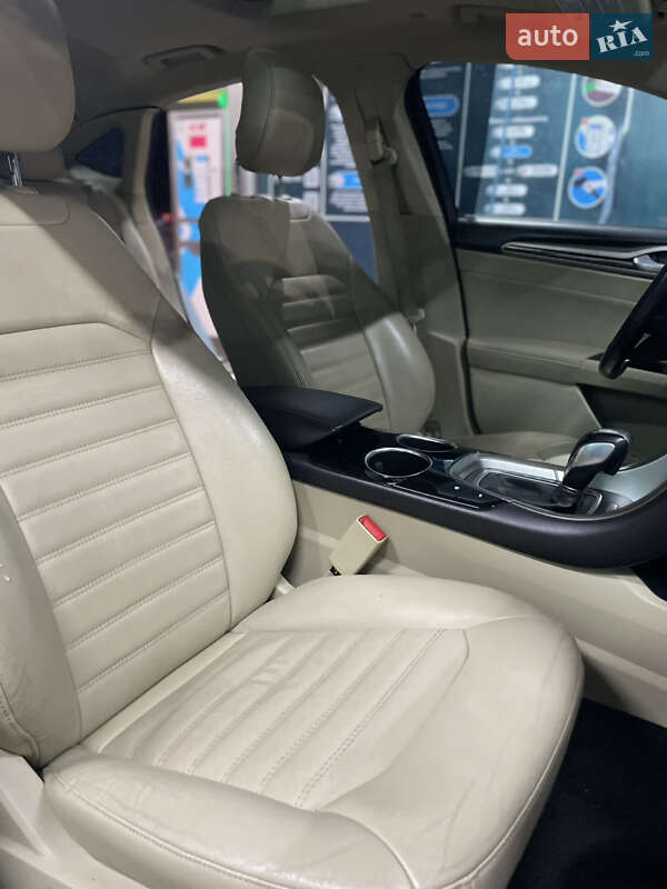 Седан Ford Fusion 2013 в Одесі