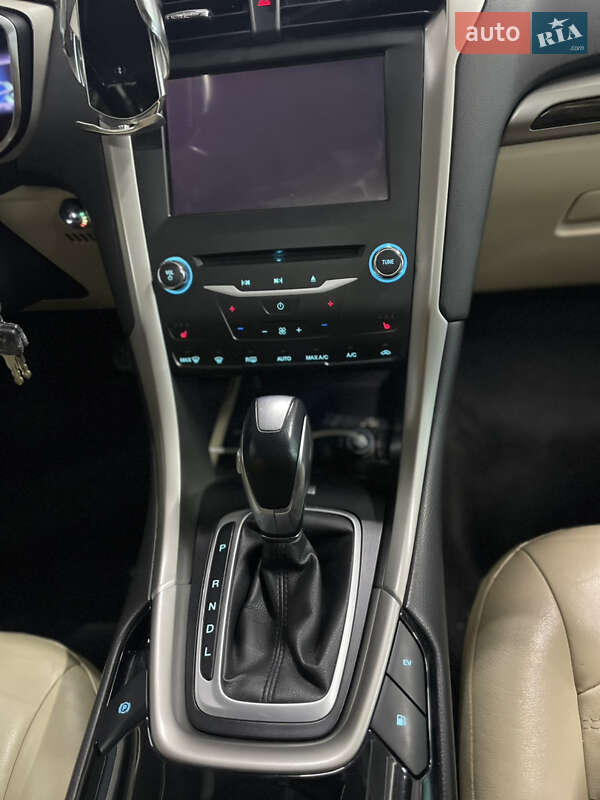 Седан Ford Fusion 2013 в Одесі