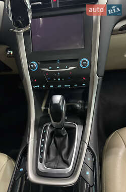 Седан Ford Fusion 2013 в 