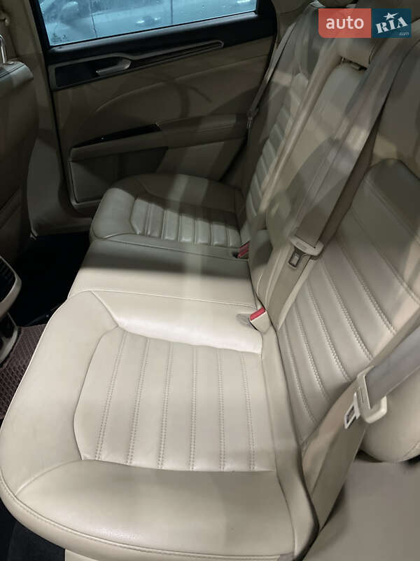 Седан Ford Fusion 2013 в Одесі
