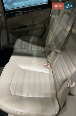 Седан Ford Fusion 2013 в 