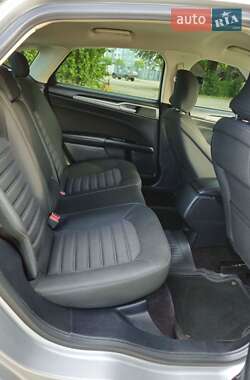 Седан Ford Fusion 2017 в 