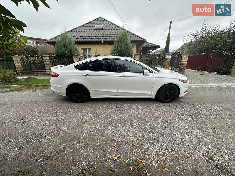 Седан Ford Fusion 2015 в Умані