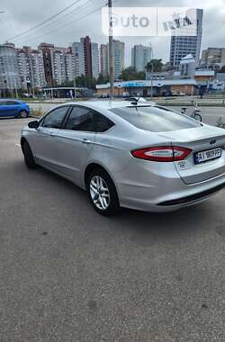 Седан Ford Fusion 2016 в 