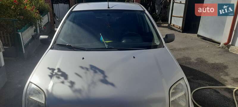 Хэтчбек Ford Fusion 2004 в 