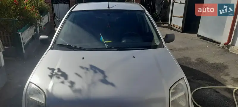 Хэтчбек Ford Fusion 2004 в 
