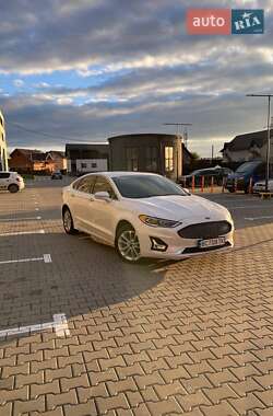 Седан Ford Fusion 2019 в 