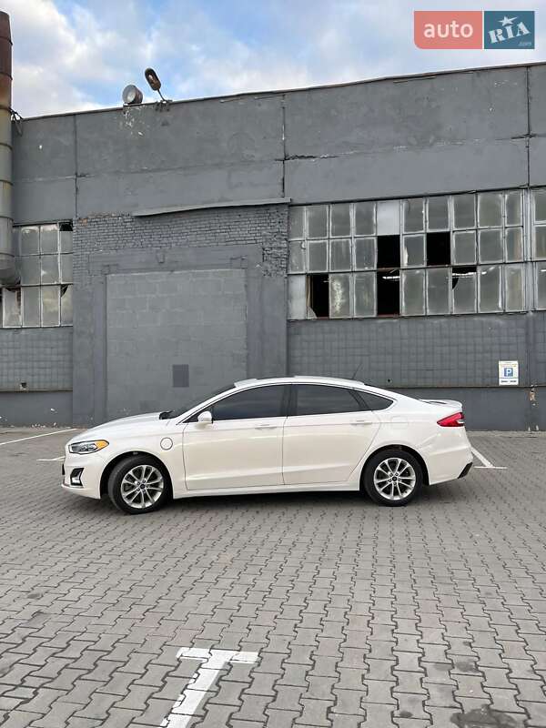 Седан Ford Fusion 2019 в Ивано-Франковске
