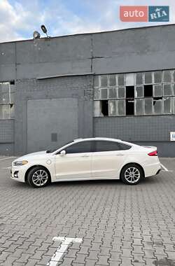 Седан Ford Fusion 2019 в 