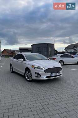 Седан Ford Fusion 2019 в 
