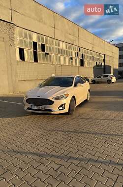Седан Ford Fusion 2019 в 