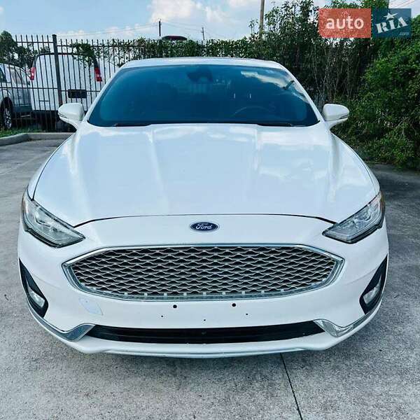 Седан Ford Fusion 2019 в Львове