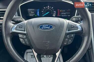 Седан Ford Fusion 2019 в 