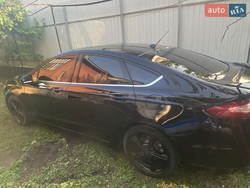Седан Ford Fusion 2015 в Ужгороді