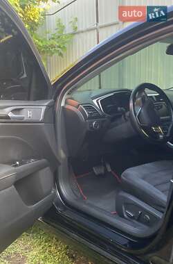 Седан Ford Fusion 2015 в Ужгороде