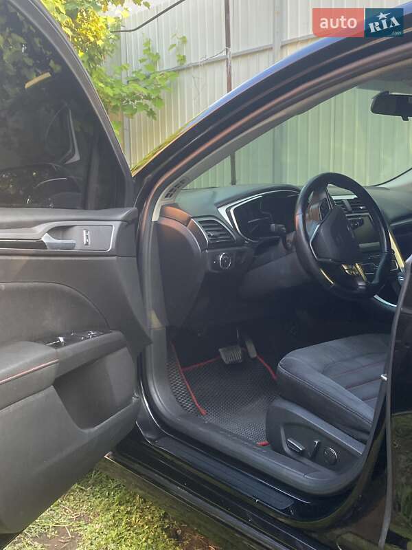 Седан Ford Fusion 2015 в Ужгороді