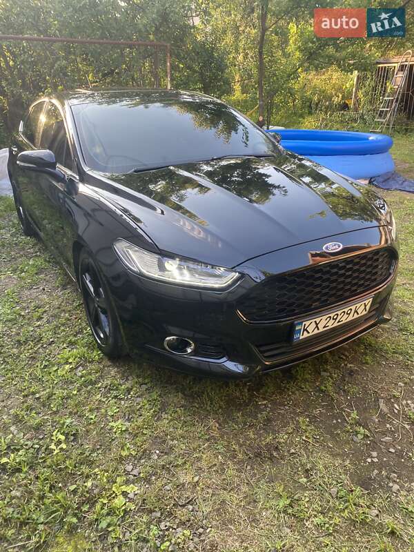 Седан Ford Fusion 2015 в Ужгороді