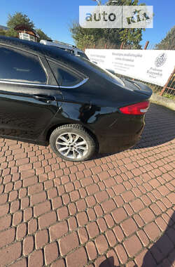 Седан Ford Fusion 2016 в 