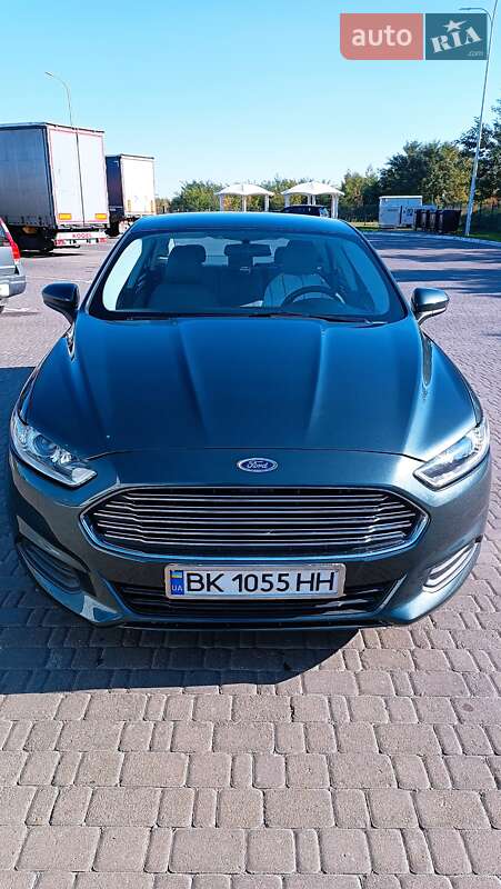 Седан Ford Fusion 2015 в Рівному