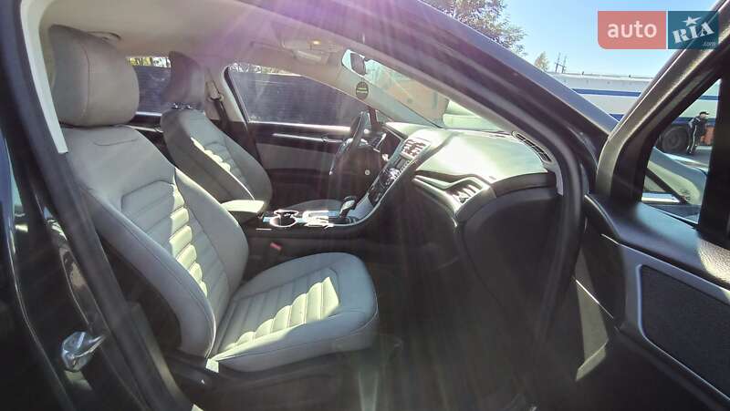 Седан Ford Fusion 2015 в Рівному