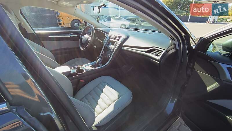 Седан Ford Fusion 2015 в Рівному