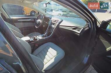 Седан Ford Fusion 2015 в 