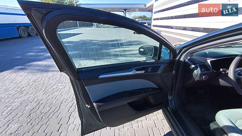 Седан Ford Fusion 2015 в Рівному