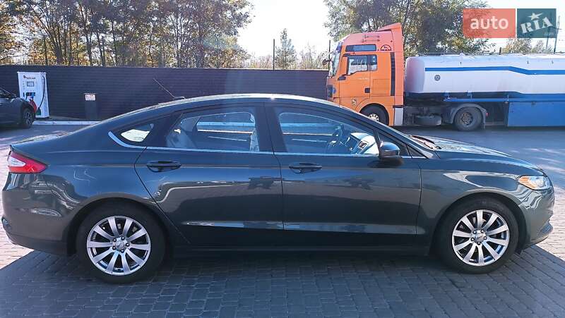 Седан Ford Fusion 2015 в Рівному