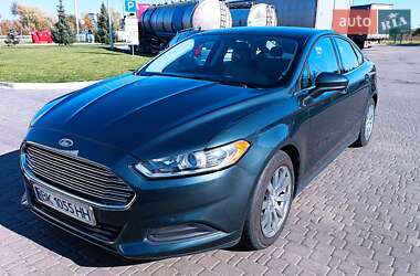 Седан Ford Fusion 2015 в Ровно