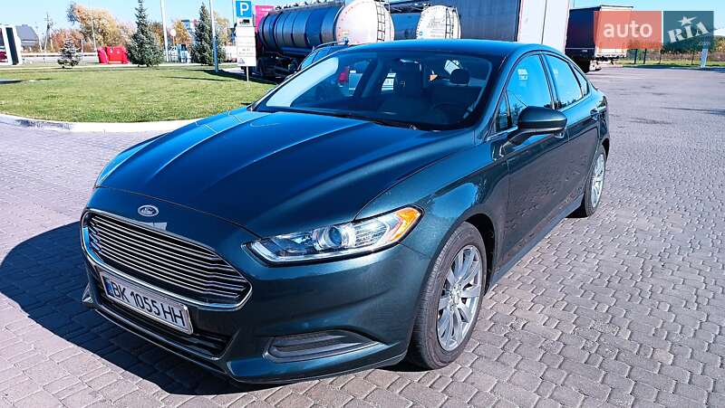 Седан Ford Fusion 2015 в Рівному