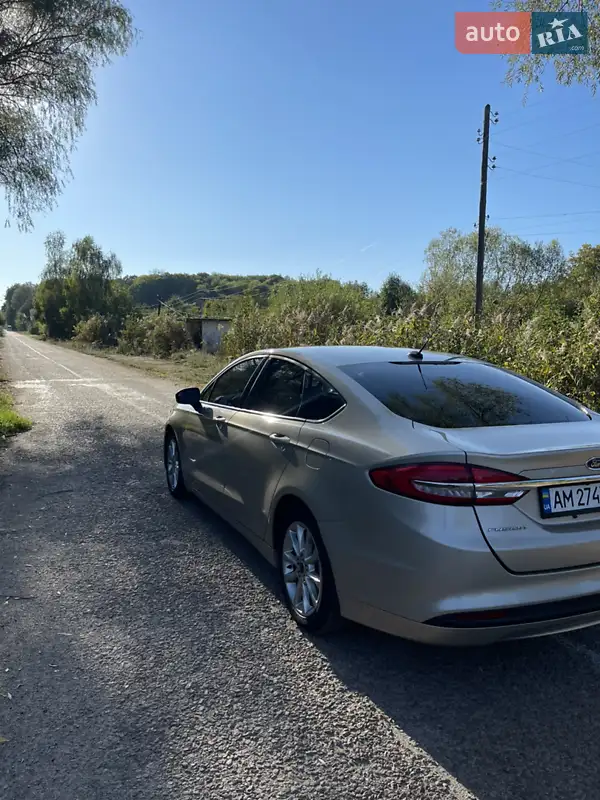 Седан Ford Fusion 2016 в 
