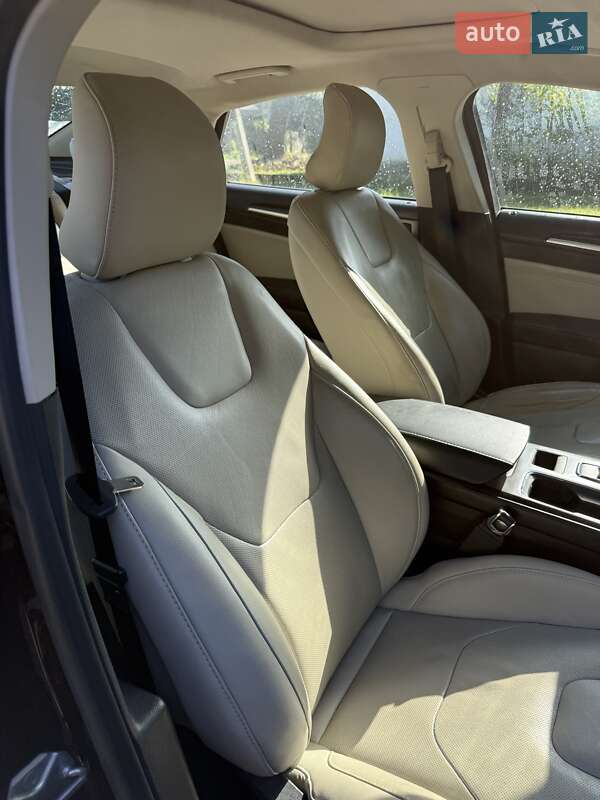 Седан Ford Fusion 2017 в Рені