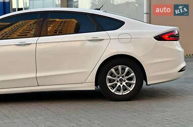 Седан Ford Fusion 2016 в 