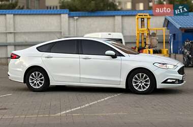 Седан Ford Fusion 2016 в 