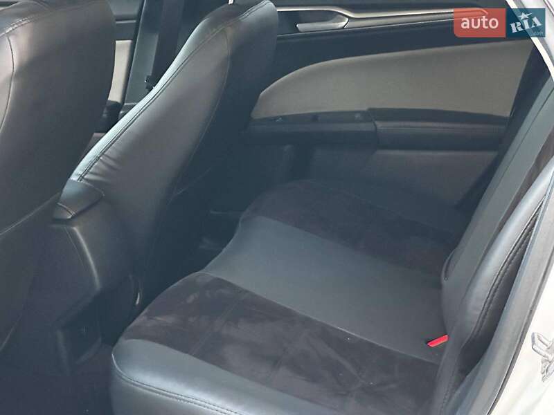 Седан Ford Fusion 2016 в Одесі