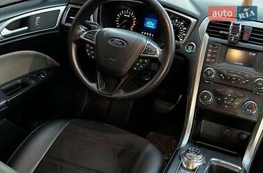 Седан Ford Fusion 2016 в 