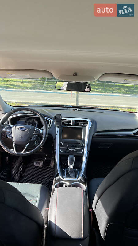 Седан Ford Fusion 2015 в Южном
