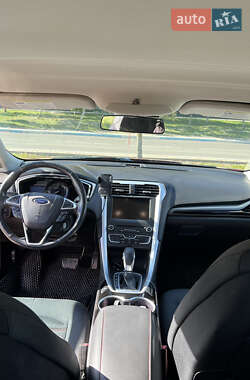 Седан Ford Fusion 2015 в 