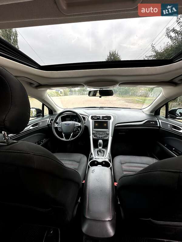 Седан Ford Fusion 2015 в Тростянці