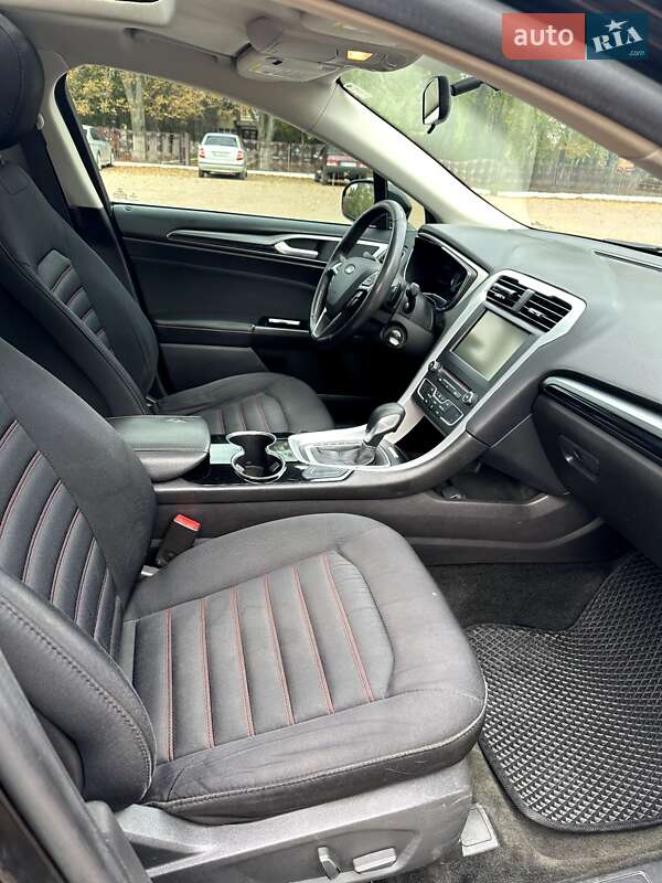 Седан Ford Fusion 2015 в Тростянці