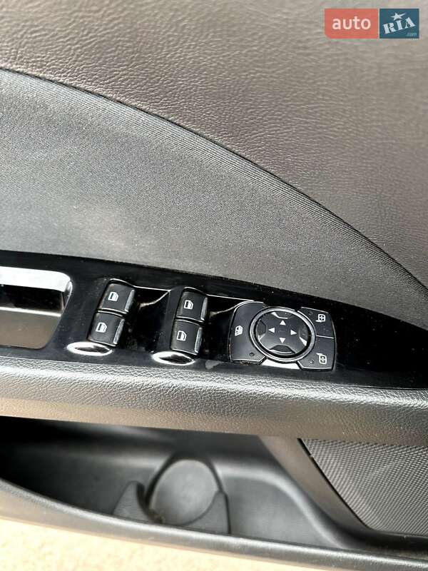 Седан Ford Fusion 2015 в Тростянці