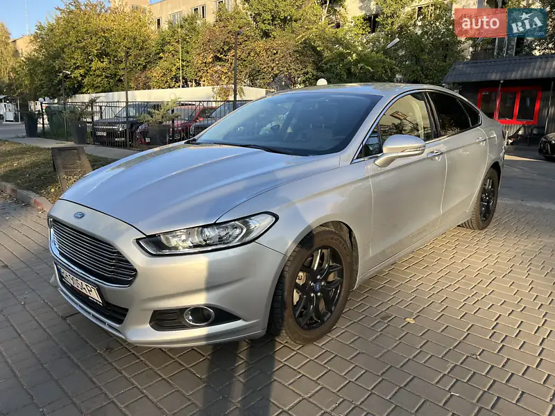 Седан Ford Fusion 2016 в 