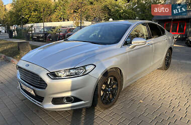 Седан Ford Fusion 2016 в 