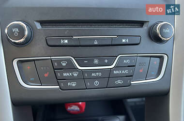 Седан Ford Fusion 2016 в 